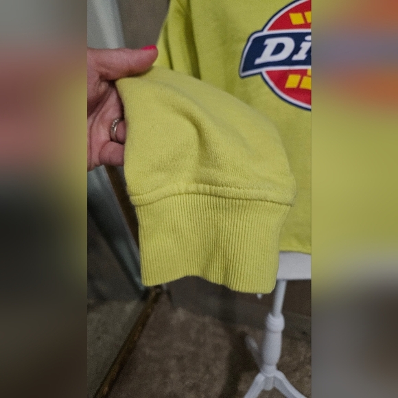 DICKIES Raw Hem Cropped Relaxed Fit Sweatshirt In Yellow Green Color.Size Medium - Picture 11 of 11